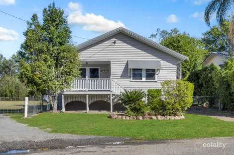 3 Lamont St, North Booval, QLD 4304