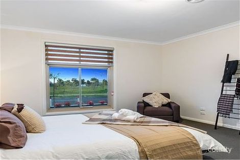 Property photo of 2 Maple Edge Way Brookfield VIC 3338