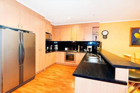 31 Boyden Sq, Roxburgh Park, VIC 3064