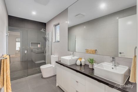 Property photo of 2/36 Boronia Grove Doncaster East VIC 3109