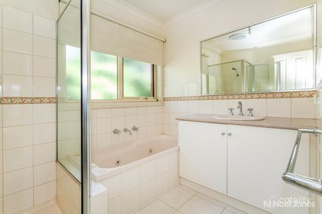 Property photo of 2/728 Doncaster Road Doncaster VIC 3108