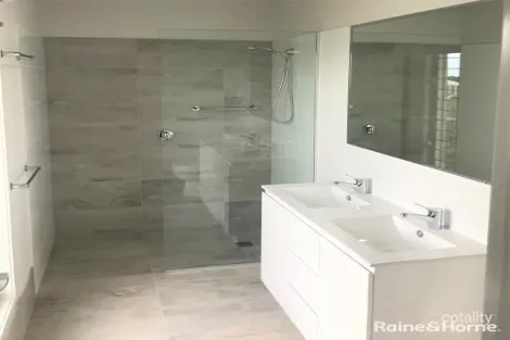 Property photo of 14 Hudson Drive Urraween QLD 4655