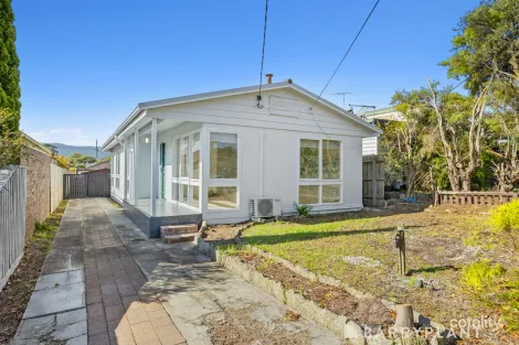 141 EIGHTH AVE, ROSEBUD, VIC 3939