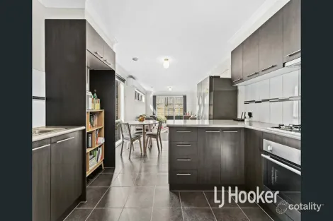 Property photo of 17 McClenaghan Place Pakenham VIC 3810