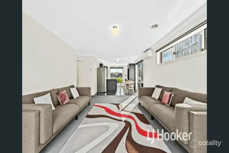Property photo of 17 McClenaghan Place Pakenham VIC 3810