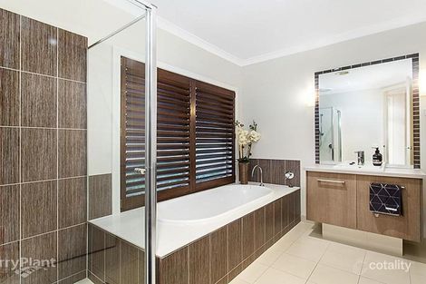 Property photo of 2 Audrey Lane Berwick VIC 3806