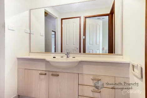 Property photo of 14 Endeavour Close Woodrising NSW 2284