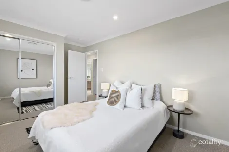 Property photo of 60 Greenview Circuit Arundel QLD 4214