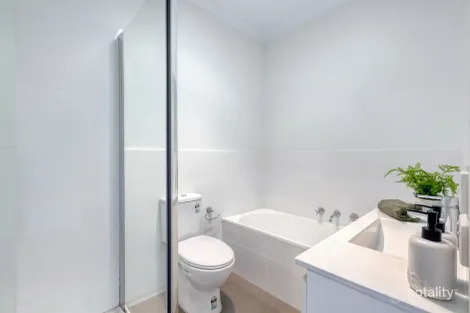 Property photo of 5/115 Rathcown Road Reservoir VIC 3073