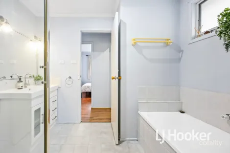 Property photo of 104 Oaktree Drive Hampton Park VIC 3976