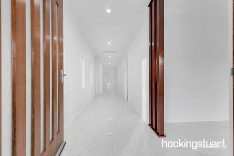 Property photo of 11 Tindari Way Wollert VIC 3750