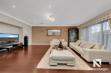 Property photo of 7 Linlithgow Parade Caroline Springs VIC 3023