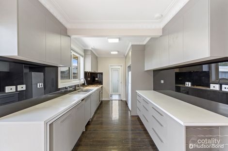 111 Thompsons Rd, Bulleen, VIC 3105