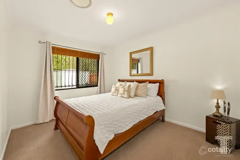 Property photo of 6 Coventry Circuit Carindale QLD 4152