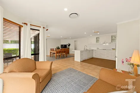 Property photo of 6 Coventry Circuit Carindale QLD 4152