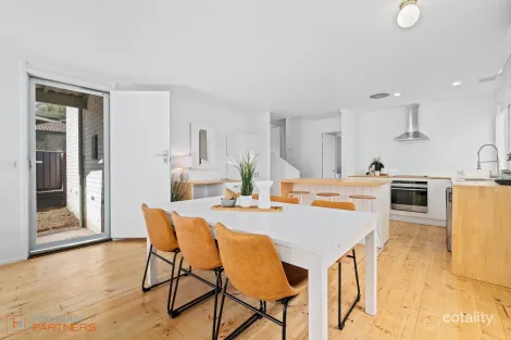 Property photo of 8 Ammon Place Kambah ACT 2902