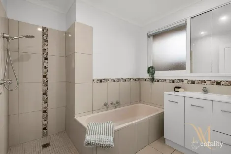 Property photo of 11 Corella Court Carrum Downs VIC 3201