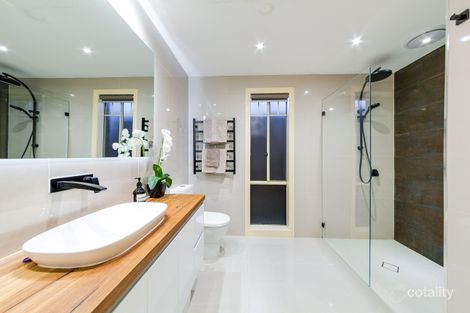 Property photo of 2/70 Saxonwood Drive Narre Warren VIC 3805