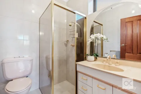 Property photo of 15 Blue Crescent Woodforde SA 5072