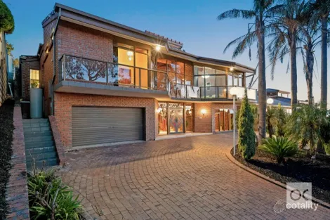 Property photo of 15 Blue Crescent Woodforde SA 5072