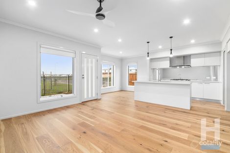 Property photo of 2 Sherriff Lane Berwick VIC 3806