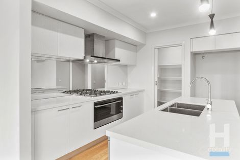 Property photo of 2 Sherriff Lane Berwick VIC 3806