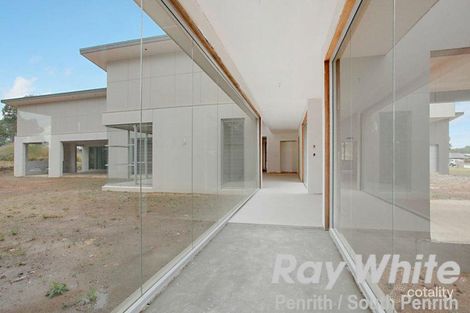 Property photo of 13 Twin Creeks Drive Luddenham NSW 2745