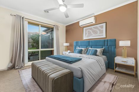 Property photo of 33 Glenaire Crescent Cranbourne West VIC 3977