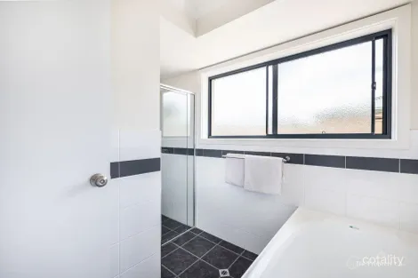 Property photo of 32 Willow Avenue Mount Gambier SA 5290