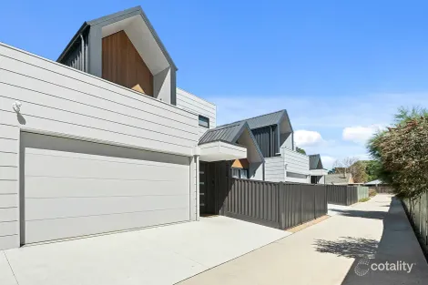 3/4 Highton Lane, Mansfield, VIC 3722