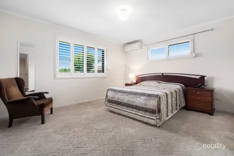 Property photo of 12 Wallen Place Wynnum West QLD 4178