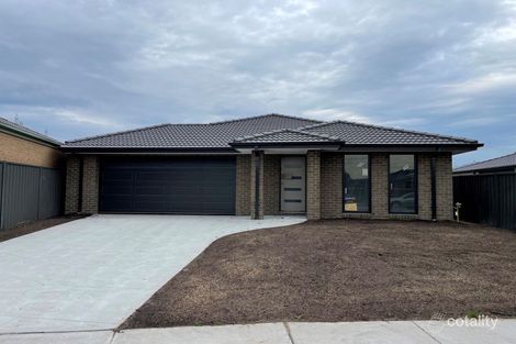 Property photo of 4 Zermatt Loop Pakenham VIC 3810