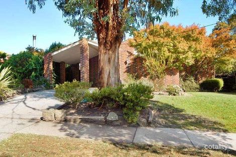 32 Calderwood Ave, Wheelers Hill, VIC 3150