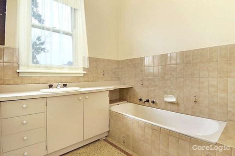 Property photo of 24 Wickham Grove Strathmore VIC 3041