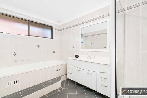 Property photo of 21 Tallowwood Crescent Bradbury NSW 2560