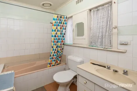 Property photo of 33 The Circle Altona North VIC 3025