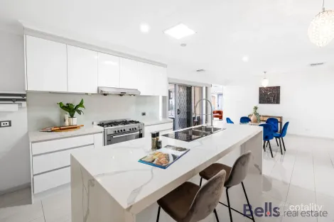 Property photo of 14 Monarma Walk Kealba VIC 3021