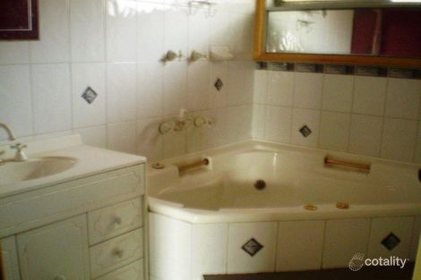 Property photo of 25 Warringa Crescent Hoppers Crossing VIC 3029