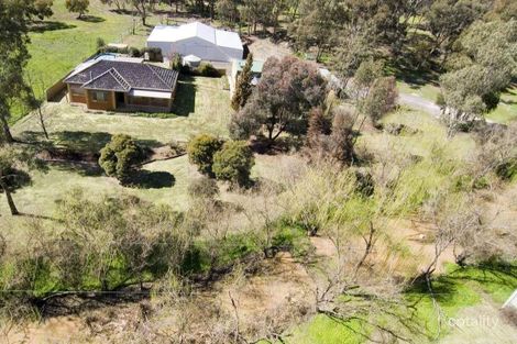 32 Racecourse Rd, Ascot, VIC 3551