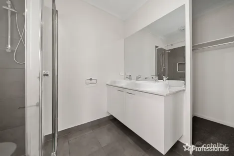 Property photo of 20 Lineker Drive Deanside VIC 3336