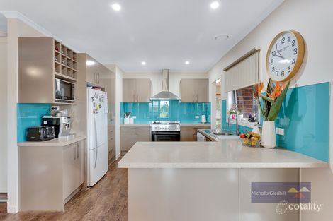Property photo of 7 Wevlin Close Endeavour Hills VIC 3802