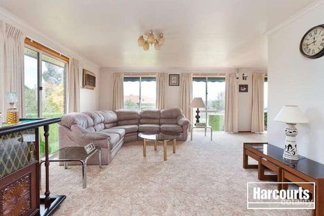 Property photo of 4 Haverstock Hill Close Endeavour Hills VIC 3802
