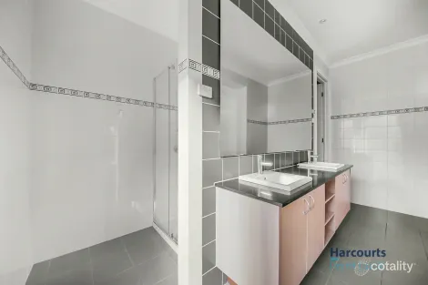 Property photo of 33 Juniper Avenue Point Cook VIC 3030
