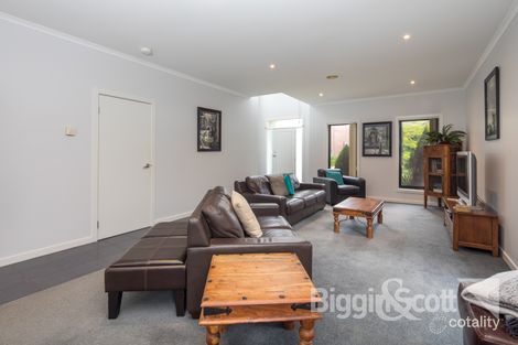 Property photo of 10 Ayrvale Avenue Lake Gardens VIC 3355