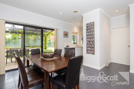 Property photo of 10 Ayrvale Avenue Lake Gardens VIC 3355