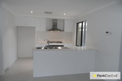 Property photo of 18 Lapis Road Treeby WA 6164