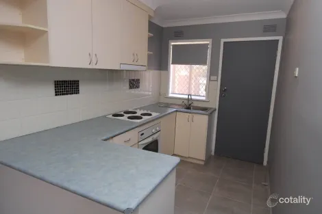 1/4 Joyes Pl, Tolland, NSW 2650