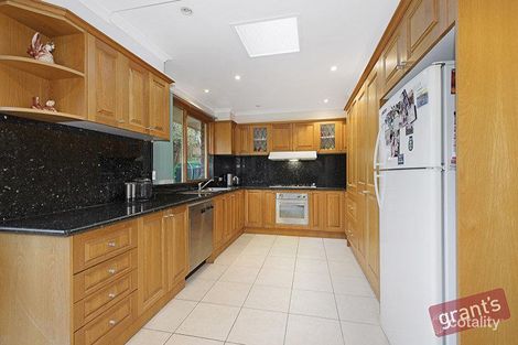 Property photo of 28 William Hovell Drive Endeavour Hills VIC 3802