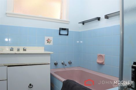 Property photo of 38 Manoora Avenue Mount Austin NSW 2650