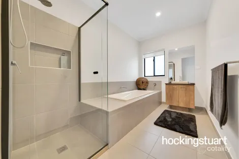 Property photo of 19 Monomeath Drive Mickleham VIC 3064